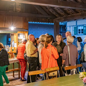 Reger Austausch in der Pause in der Cafeteria; Foto: Klaus Stevens