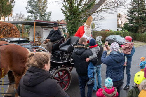 Der Nikolaus vom Tuppenhof kam in einer Kutsche Foto: (c) Klaus Stevens